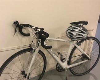 Item 334:  Giant Connect XL custom bike (for woman rider 5'2" - 5'4": $495