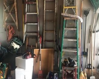 Garage, plenty of stuff