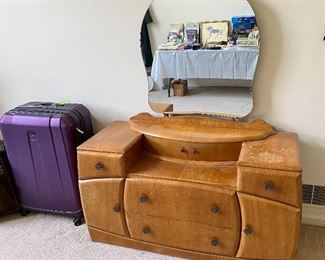 Art deco dresser vanity +3 piece luggage set