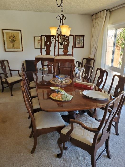 Beautiful Henredon mahogany 14 chair 2 large leaf Chipendale dining set.