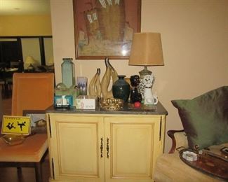 Hydro cabinet with pottery