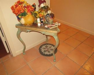 Hydro triangle table with halloween