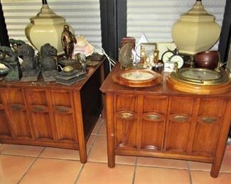 Hydro pair of end tables