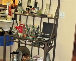 Hydro bakers rack with metal table