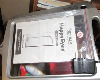 Hydro happy eyes magnifier lamp