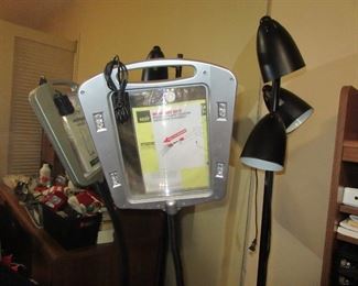 Hydro magnifier light