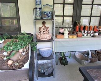 Hydro pots and plants