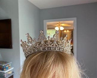 $24 Beautiful rhinestone crown 