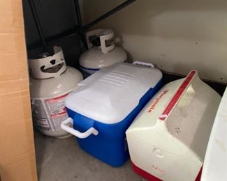 Coolers & gas tanks 