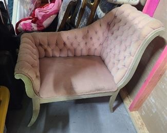 Adorable tufted pink velvet settee
RARE FIND!!
