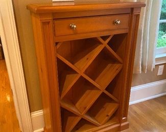 Soild pine wine bottle display rack with drawer