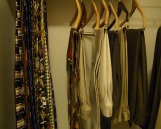 MEN'S CLOTHES 32" & 34" PANTS AND MED. SHIRTS