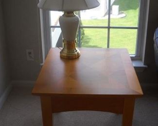 2ND END TABLE WITH LAMP