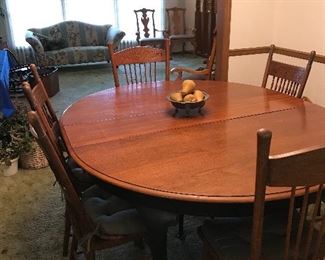 Beautiful Oak table with 2 leaves (showing w 1 leaf).  Legs are black.