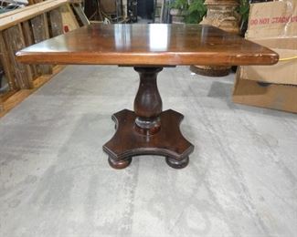 Ethan Allen Old Tavern Side Table
19.5" x 19.5" x 17" Tall