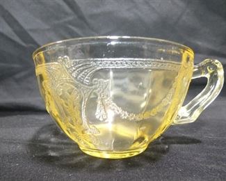 Cameo Yellow Teacup Hocking 1931-1934 3 3/4" X 2" tall