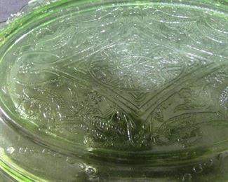 Madrid Platter Federal Glass 1932-1939 11.5" x 8 1/4"
*Small Crack on Bottom