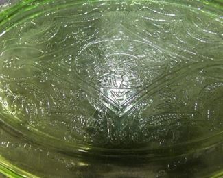 Madrid Platter Federal Glass 1932-1939 11.5" x 8 1/4"
*Small Crack on Bottom