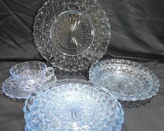 Anchor Hocking Blue Bubble Glass 13 pcs
Blue Depression Glass by Anchor Hocking
-1 9.5" Plate
-2 8" Salad Bowls ( Heavy Crazing)
- 8 7" Desert Plates
- Cup and Saucer