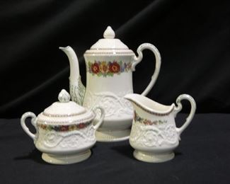 Windermere Wedgwood Patrician Tea Set
- Tea Pot 9"
- Creamer 4"
- Sugar Bowl 5.5" x 5"