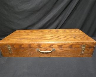 Antique Stanley Oak Wood Case Tool Box
Stanley Antique Oak Wood Case Tool Box Large Vintage Dovetail Chest Made In USA.
25" x 11" x 4.5" tall