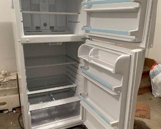 Fridge w Freezer