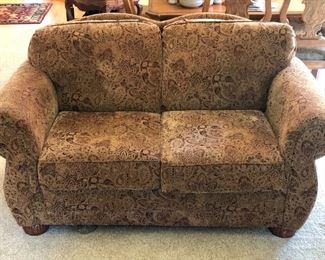 Hickory Hill Loveseat