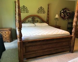 Queen sized bed and bedframe dimensions: 90"x84"x84"