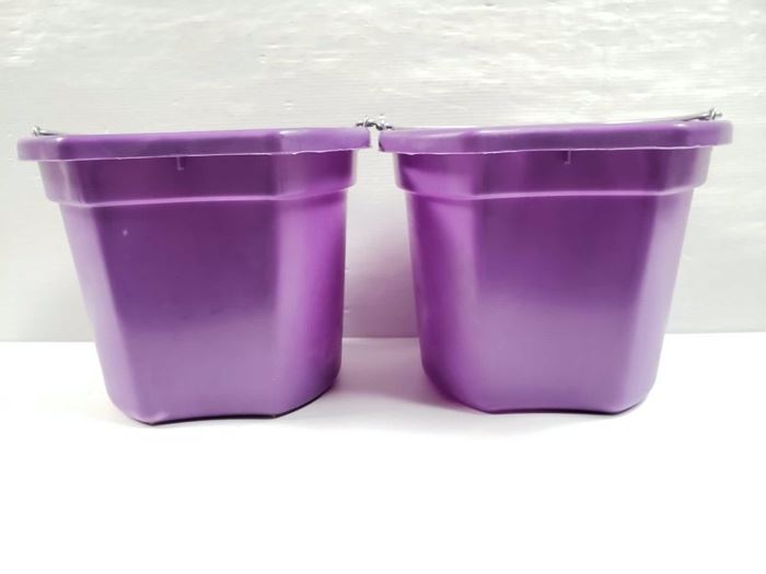 100
NEW Two (2) 20 Qrt. Flat back bucket, 11" tall. Made in USA.
NEW Two (2) 20 Qrt. Flat back bucket, 11" tall. Made in USA.