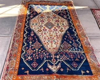 Antique serapi Persian rug 5 by 7 wear to edges and rip in middle $200