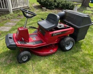 Murray 10HP 30” riding lawn mower with bagging kit