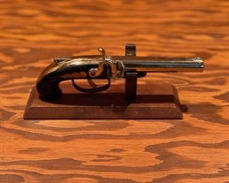 Unique flintlock piston lighter