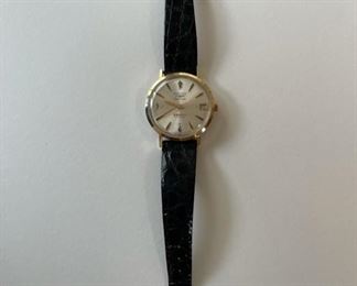 Men’s 1960’s Longines 5-Star Admiral wrist watch with a 14kt gold bezel.  Comes with original Longines watch strap, gold colored case, pamphlet and box.  In working condition!