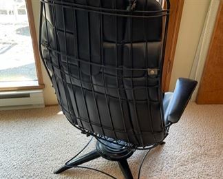 Vintage Homecrest wire chair with vinyl cushions
