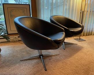 Vintage Overman “The Pod” chairs in original black vinyl upholstery 