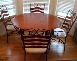Dining room set with 4 chairs