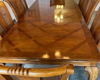 Thomasville dinning room table ,8 chairs