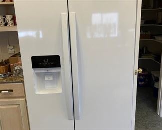 Whirpool side by side refrigerator