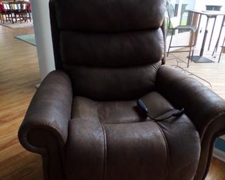 lift chair, almost new