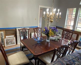 Bernhardt Dining Room Table with 2 leaves and 6 chairs