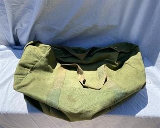 VINTAGE - Army Green Duffle Bag