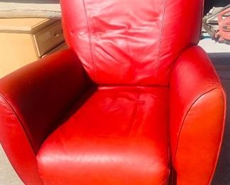 The most comfortable leather recliner Register and bid online            
 http://missdonnas.hibid.com 