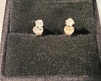 14K Diamond      Register and bid online            
 http://missdonnas.hibid.com 