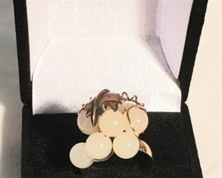 14K White Onyx        Register and bid online            
 http://missdonnas.hibid.com 