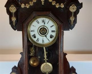 Antique SETH THOMAS CLOCK COMPANY mantle clock