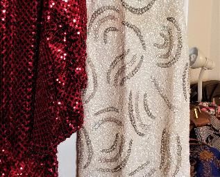 Another beautiful vintage dress that can easily be worn in our modern world. Great holiday dress.