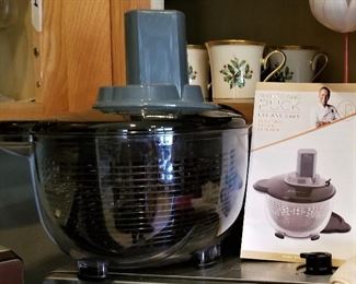 Wolfgang Puck electric salad spinner. New.