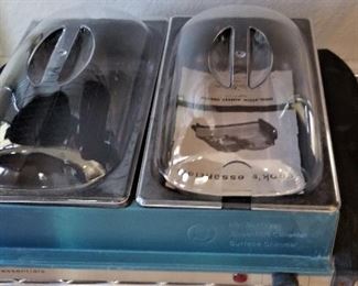 Keep food warm. Warming trays.