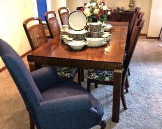 Dining Table & Chairs by Dixie
6 matching chairs
2 leaves