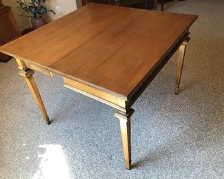 Extensole Buffet Table
40” square
Extends to 7’6”